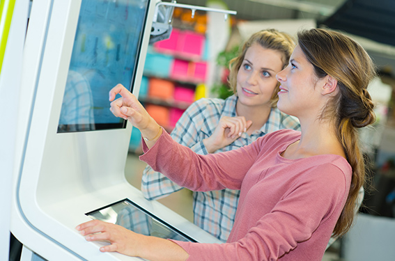 Les nouveaux parcours d’encaissement au travers des bornes digitales.