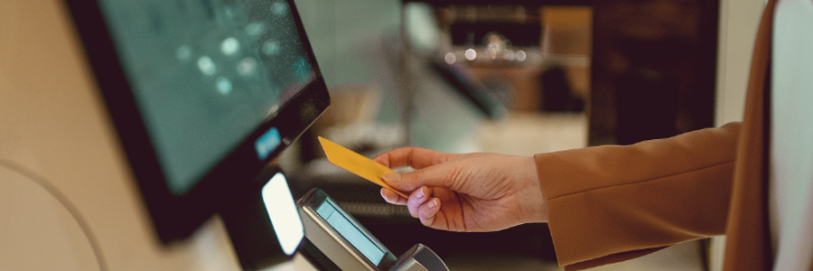 Paiement à une caisse libre service avec AVEM RETAIL